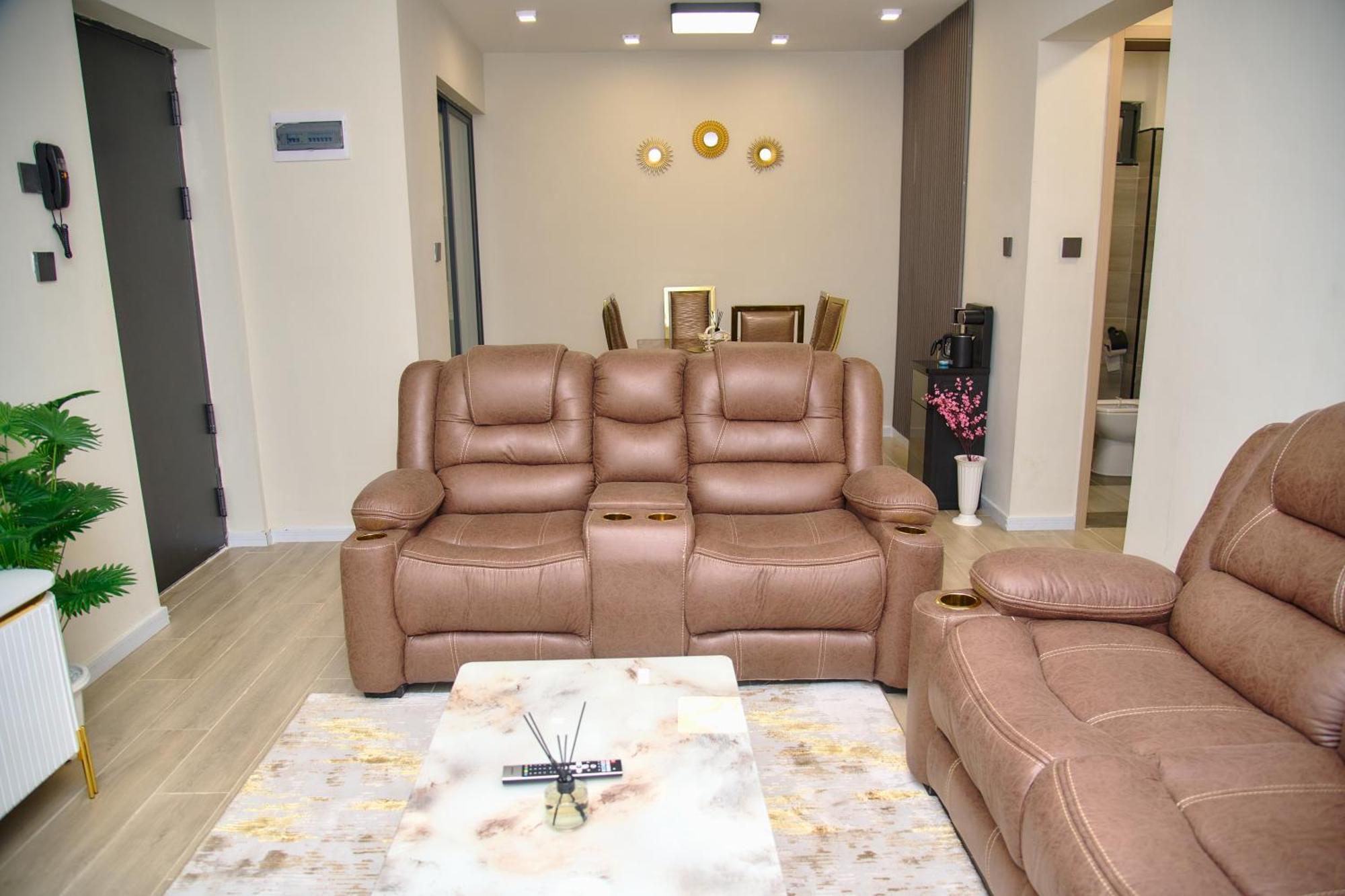 Modern Near Airport With Swimming Pool Apartment *