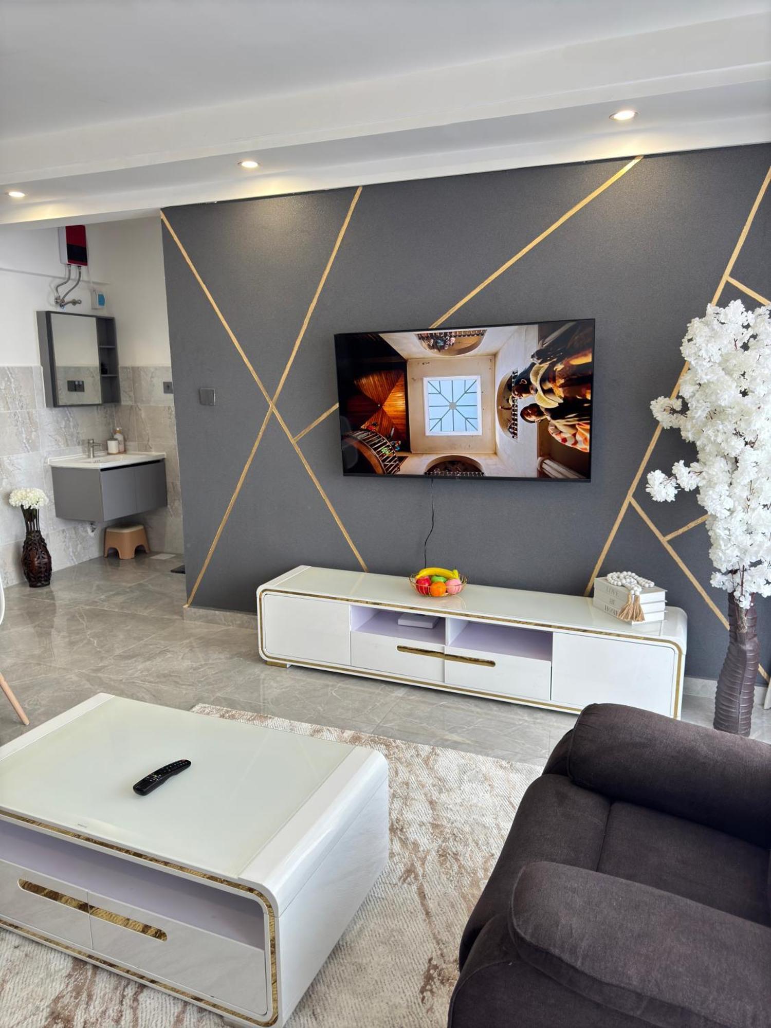 Lisa Luxury Homes *