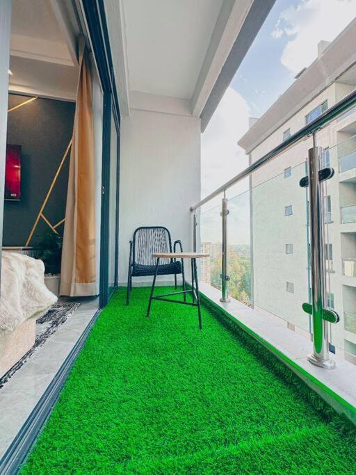 1 Bedroom Lavington Leisure Apartment *