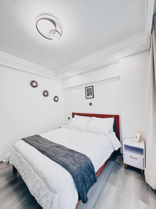 1 Bedroom Lavington Leisure