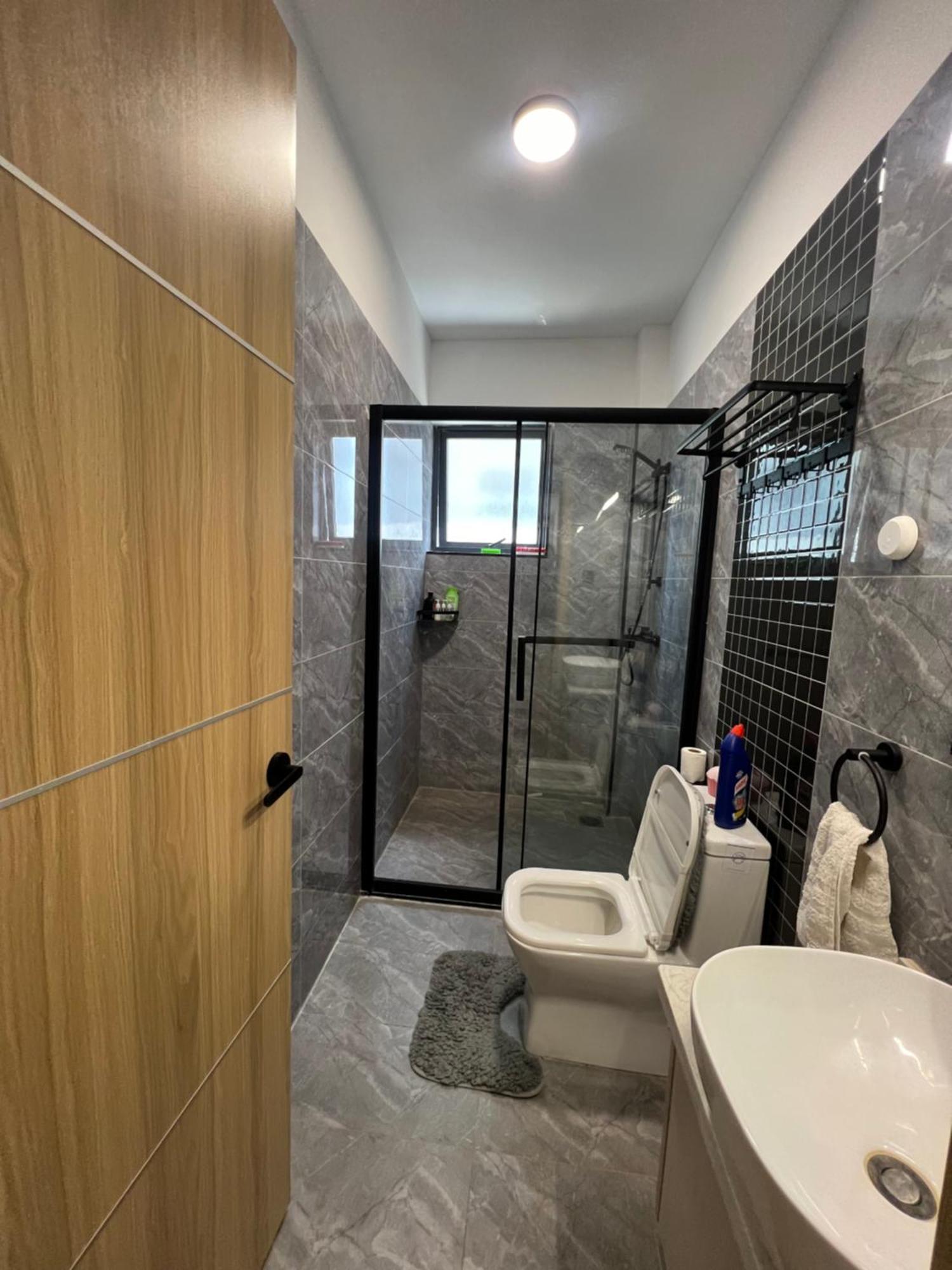 Elegant Spacious Two Bedroom Apartment-swimming Pool Included