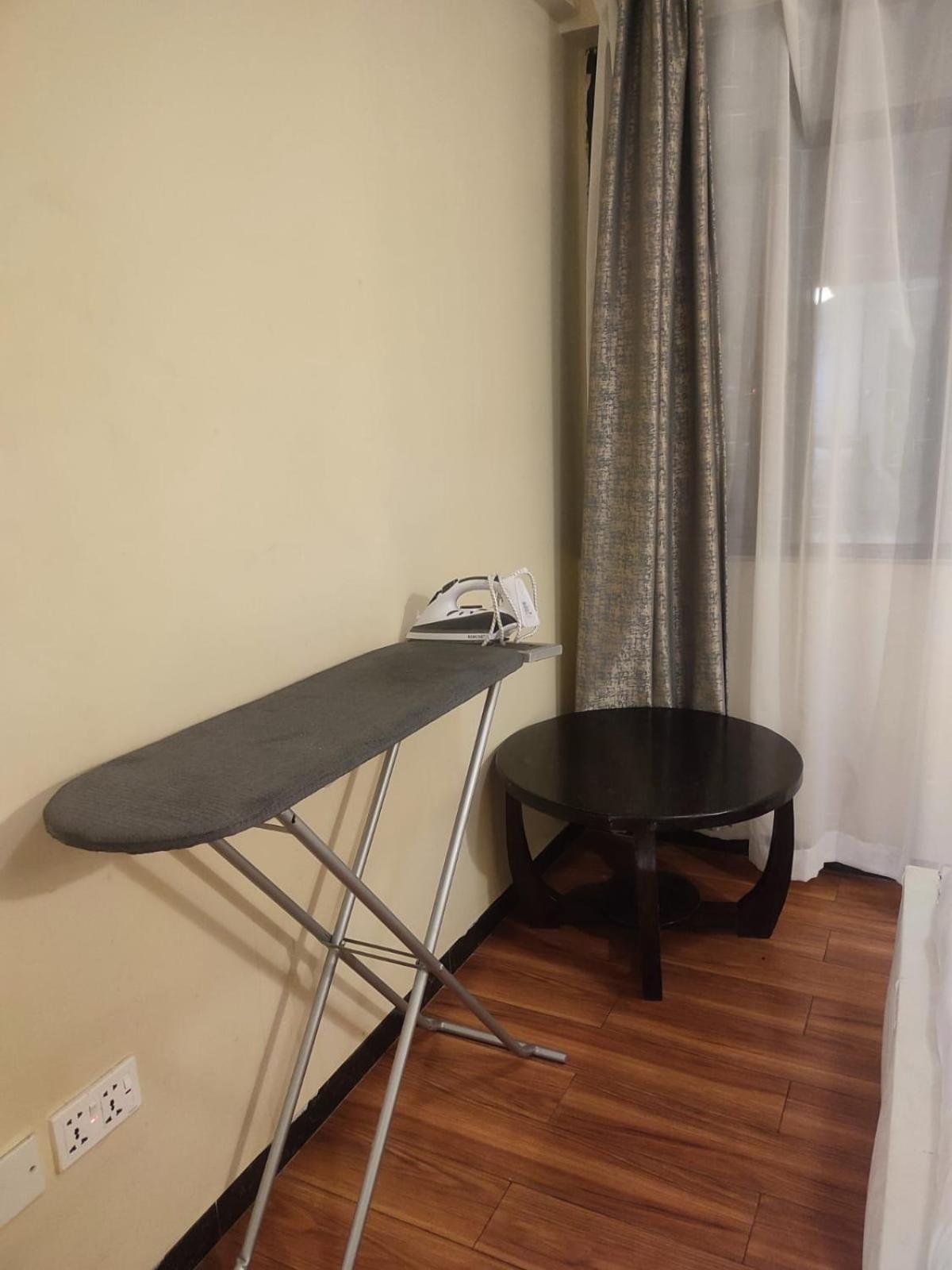 Kilimani Super One And Half Bedroom Near Yaya Centre With Netflix Apartment