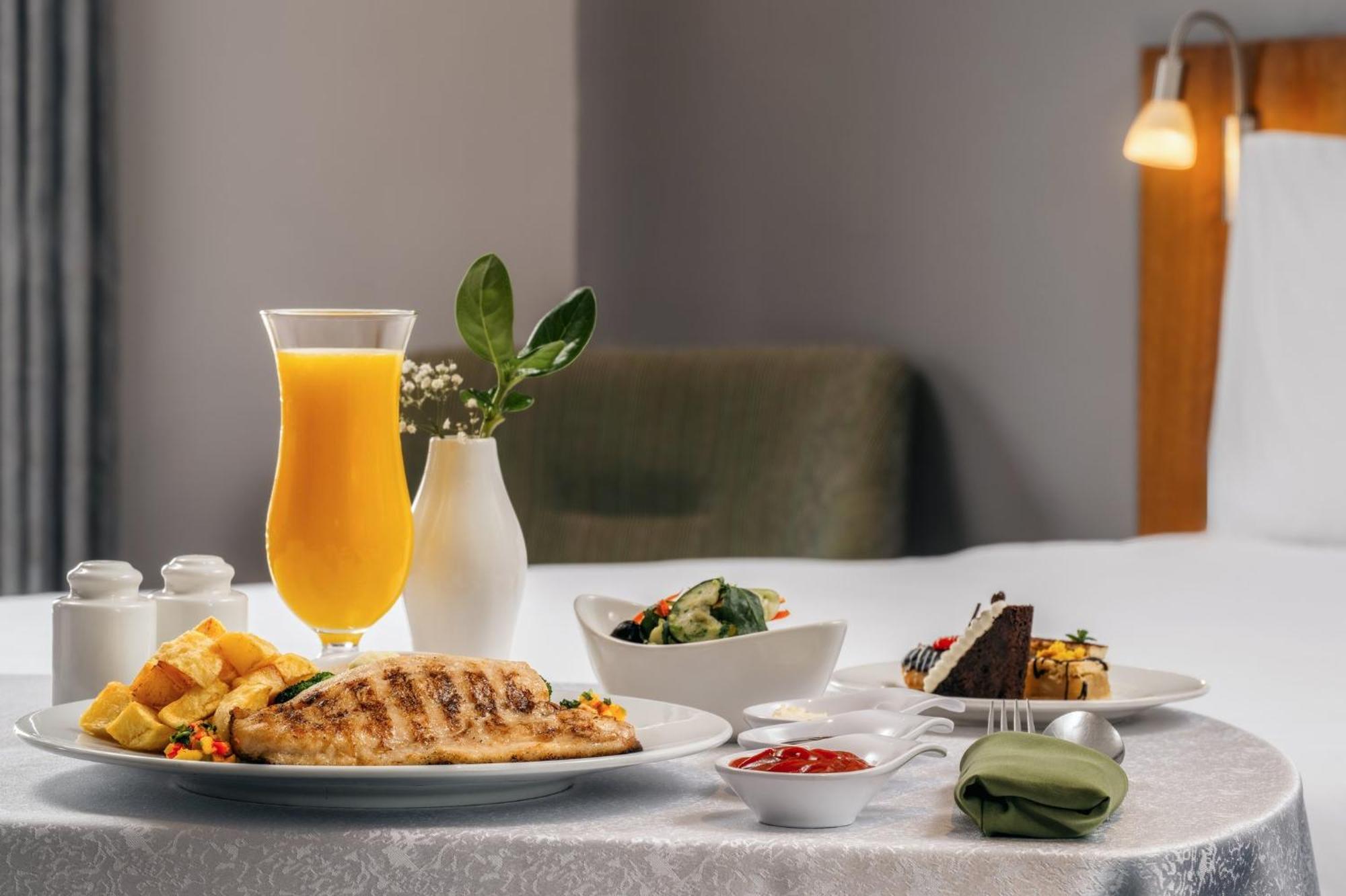 Hotel - Two Rivers Mall By Ihg 4*
