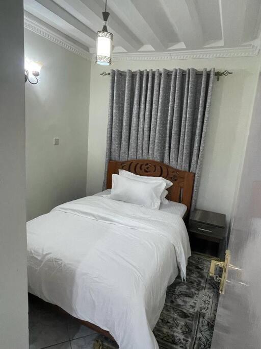 Lovely 3-bedroom In The Heart Of Apartment *