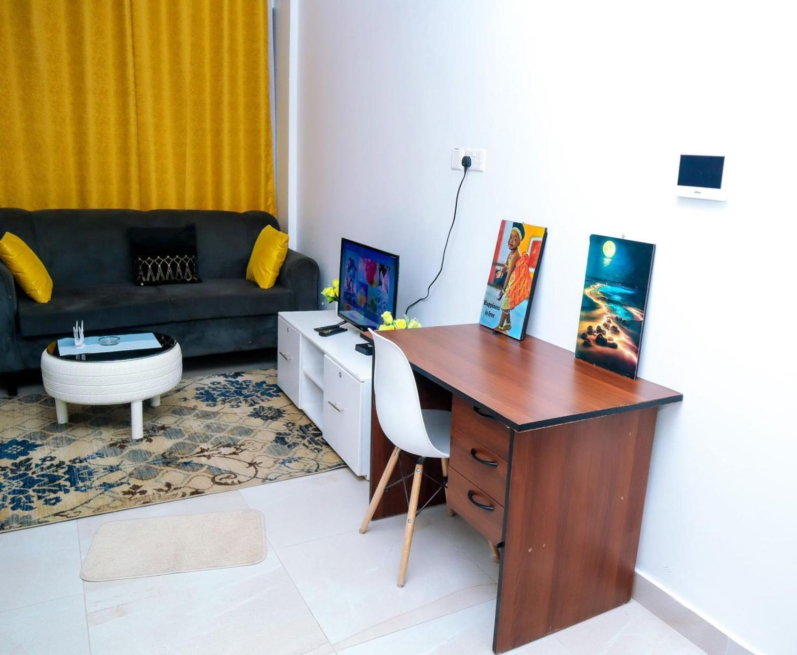 Lorrah's Furnished Apartments, Enkang