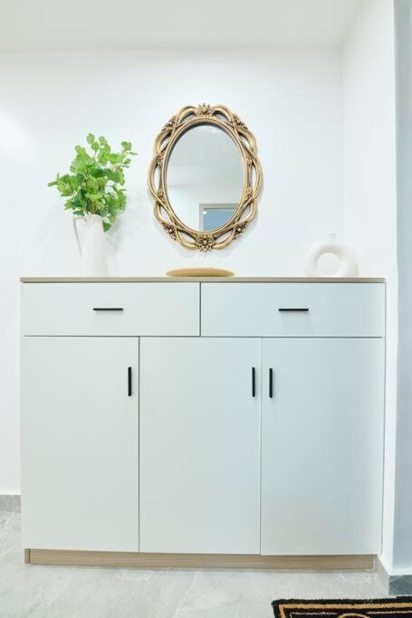 Luxury And Modern 2 Bdr Apartment