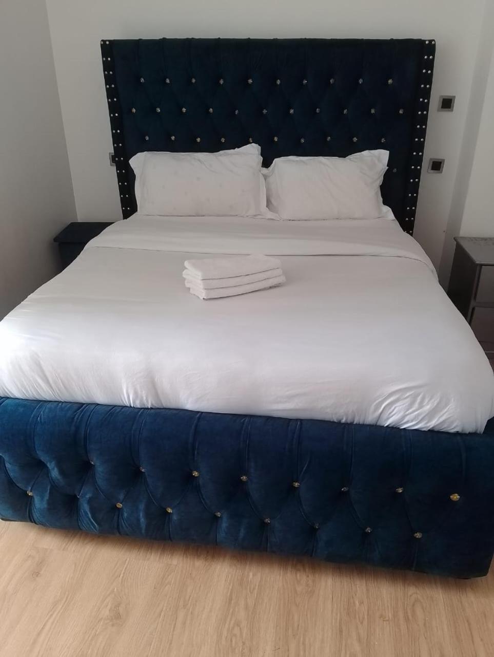 Pretty 2 Bedroom At Vesta Garden *
