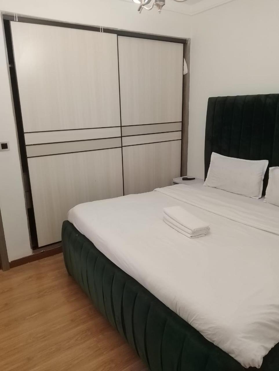 Pretty 2 Bedroom At Vesta Garden *