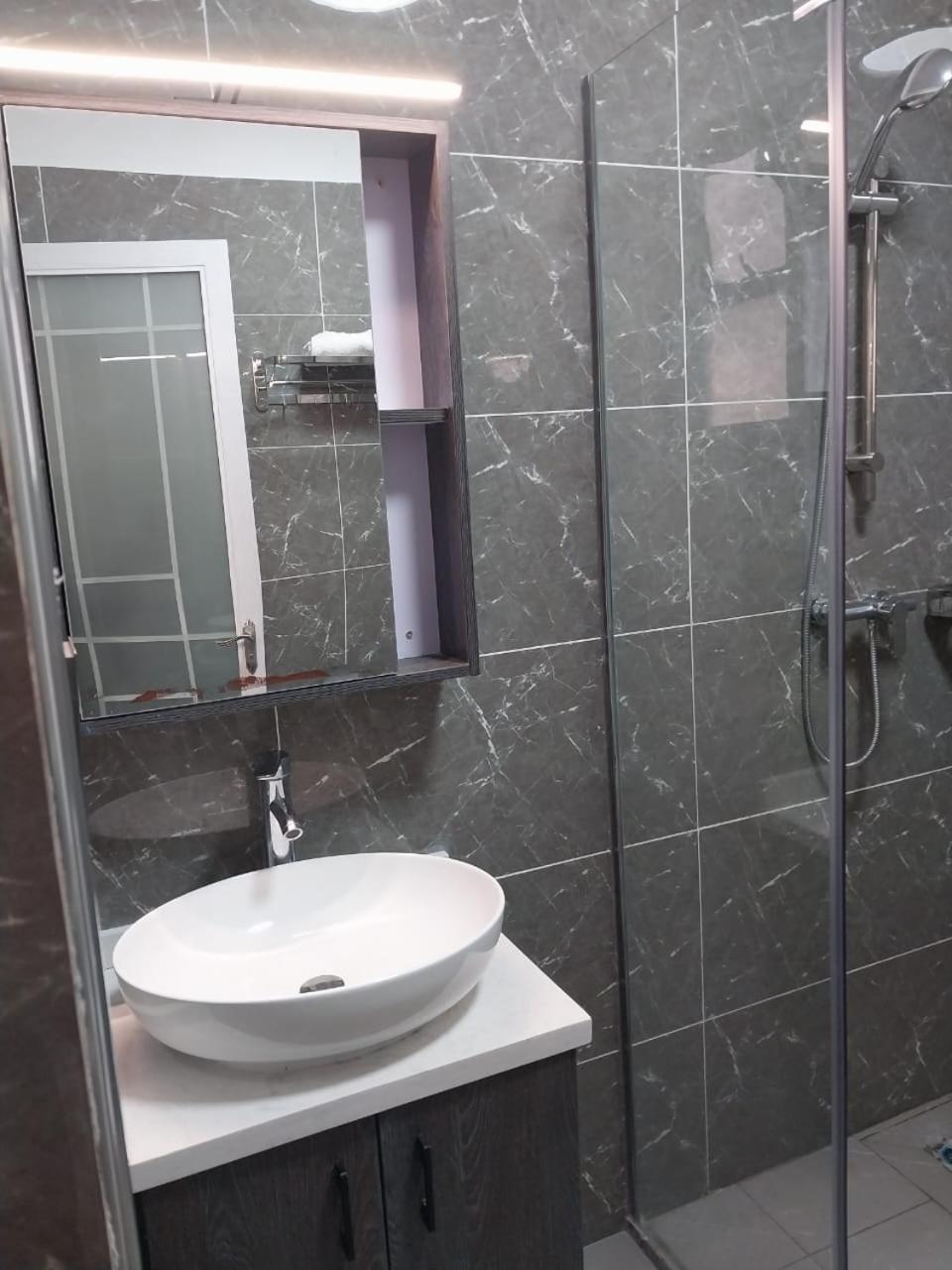 Apartment Executive Cozy With Fully Equipped Gym Heated Swimming Pool And Amazing Scenic Views And Ample Parking And Children Playing Ground