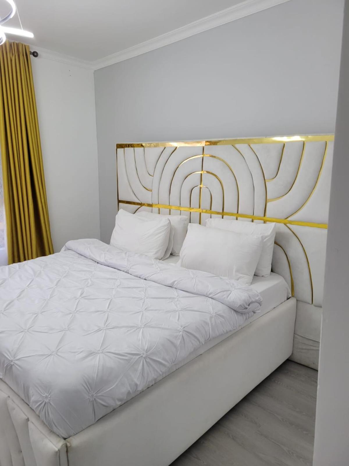 Executive Cozy With Fully Equipped Gym Heated Swimming Pool And Amazing Scenic Views And Ample Parking And Children Playing Ground *