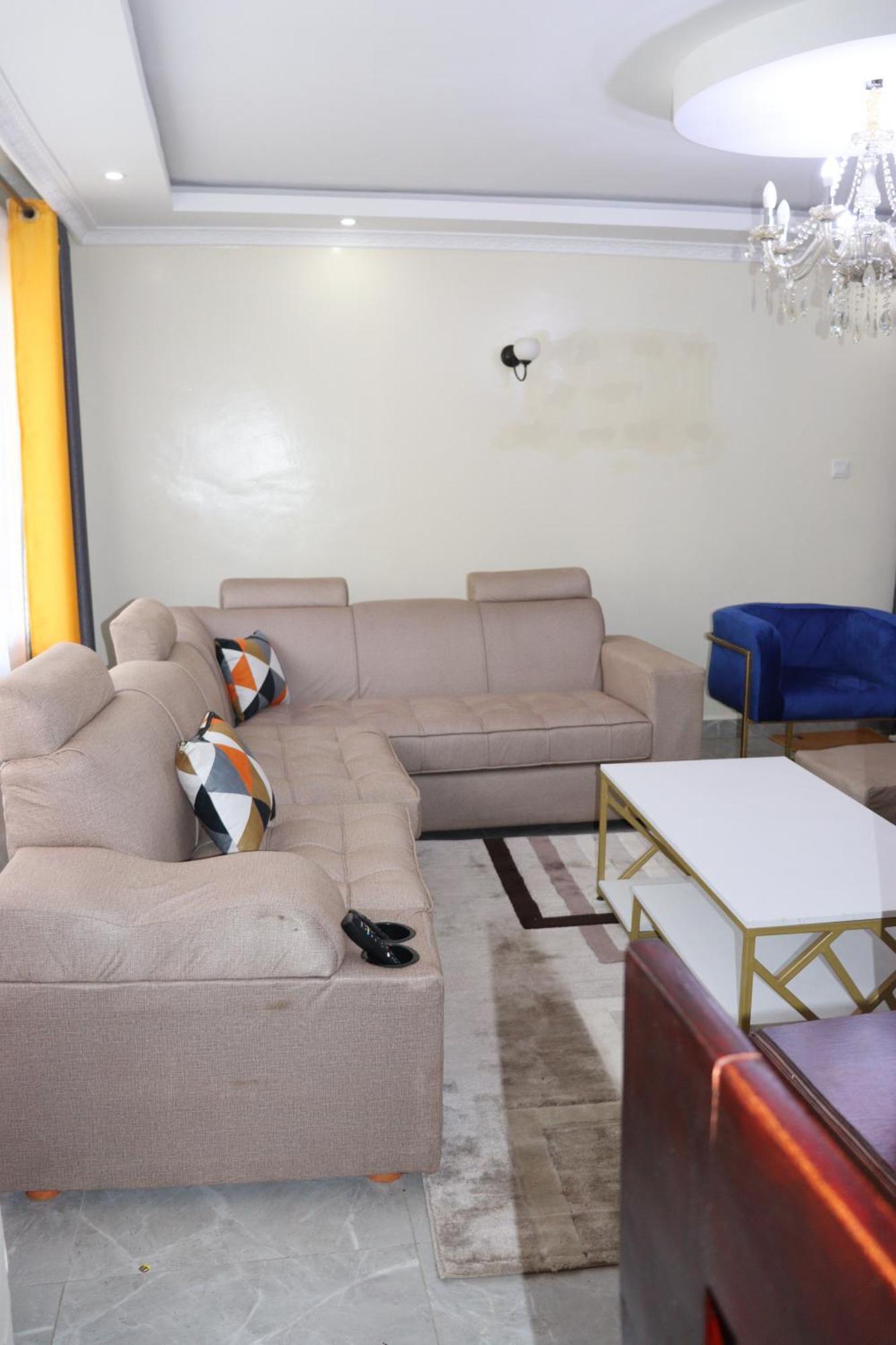 Apartment Luxury 3 Bedroom At Kamakis Green Spot Gardens *