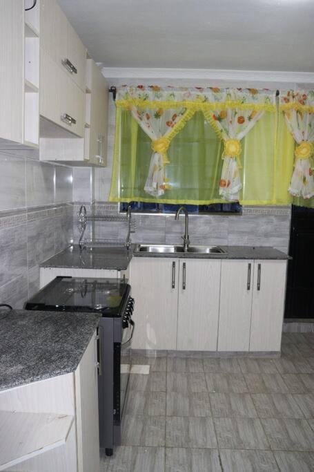Luxury 3 Bedroom At Kamakis Green Spot Gardens Apartment *