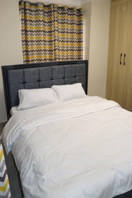 Apartment Luxury 3 Bedroom At Kamakis Green Spot Gardens *