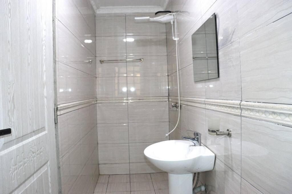 Apartment Luxury 3 Bedroom At Kamakis Green Spot Gardens *
