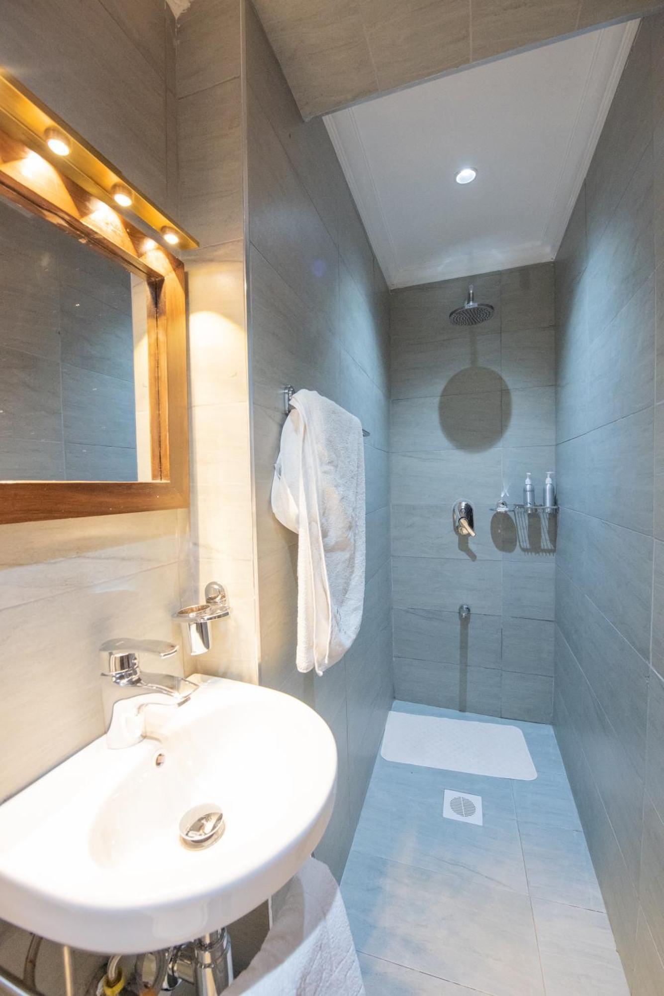 Cozy Stead Hotel