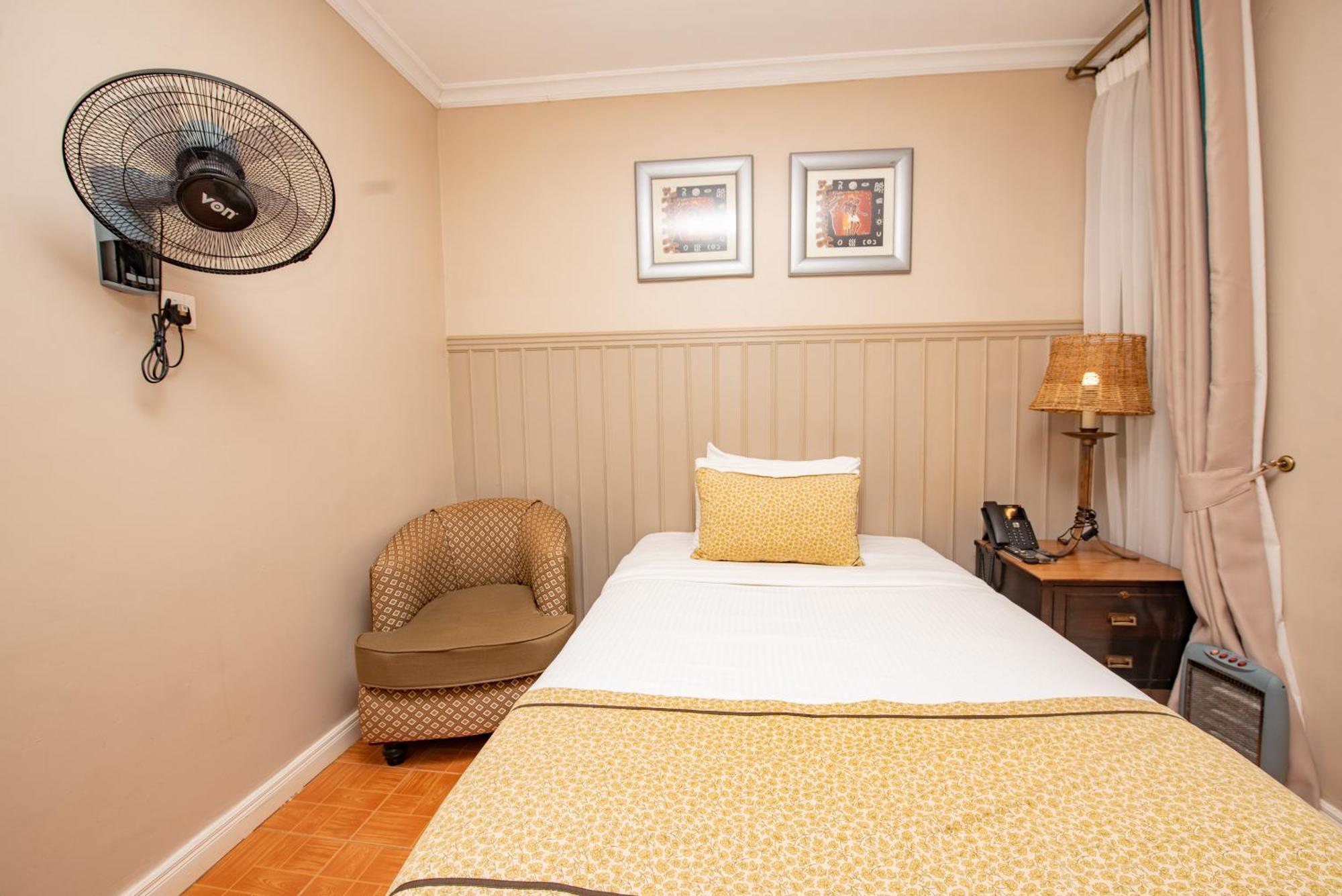 Cozy Stead Hotel *