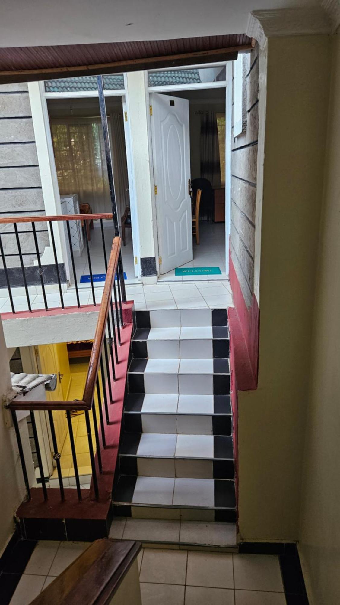 Hotel Lulu's Valley Arcade Limited