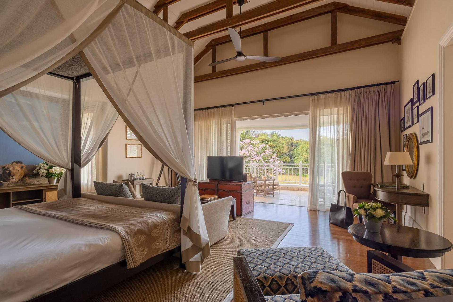 Hemingways Hotel 3*