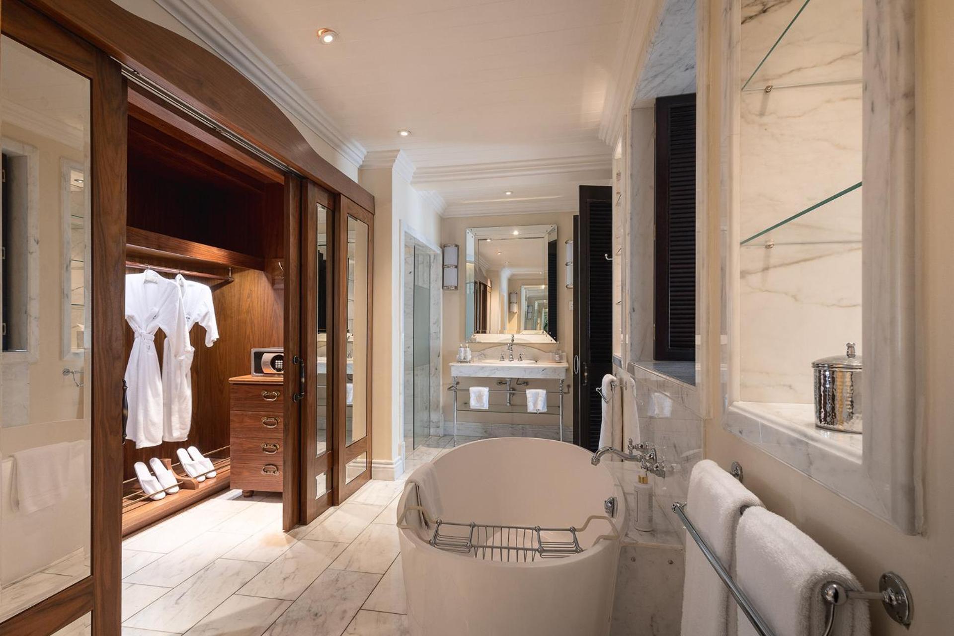 Hemingways 3*