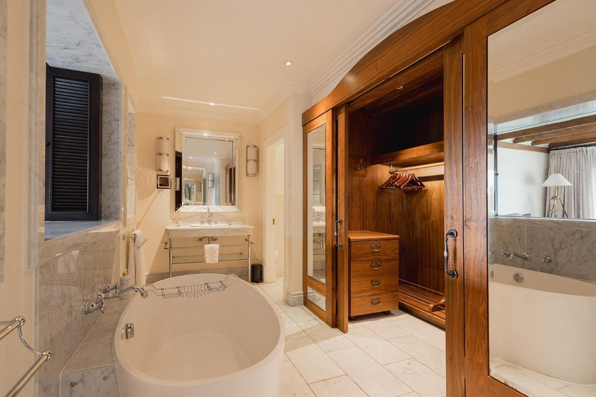 Hemingways 3*