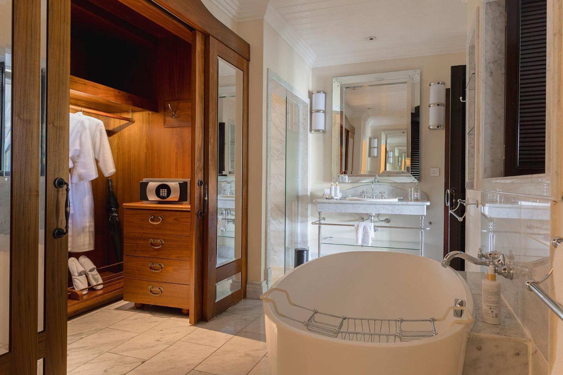 Hemingways Hotel