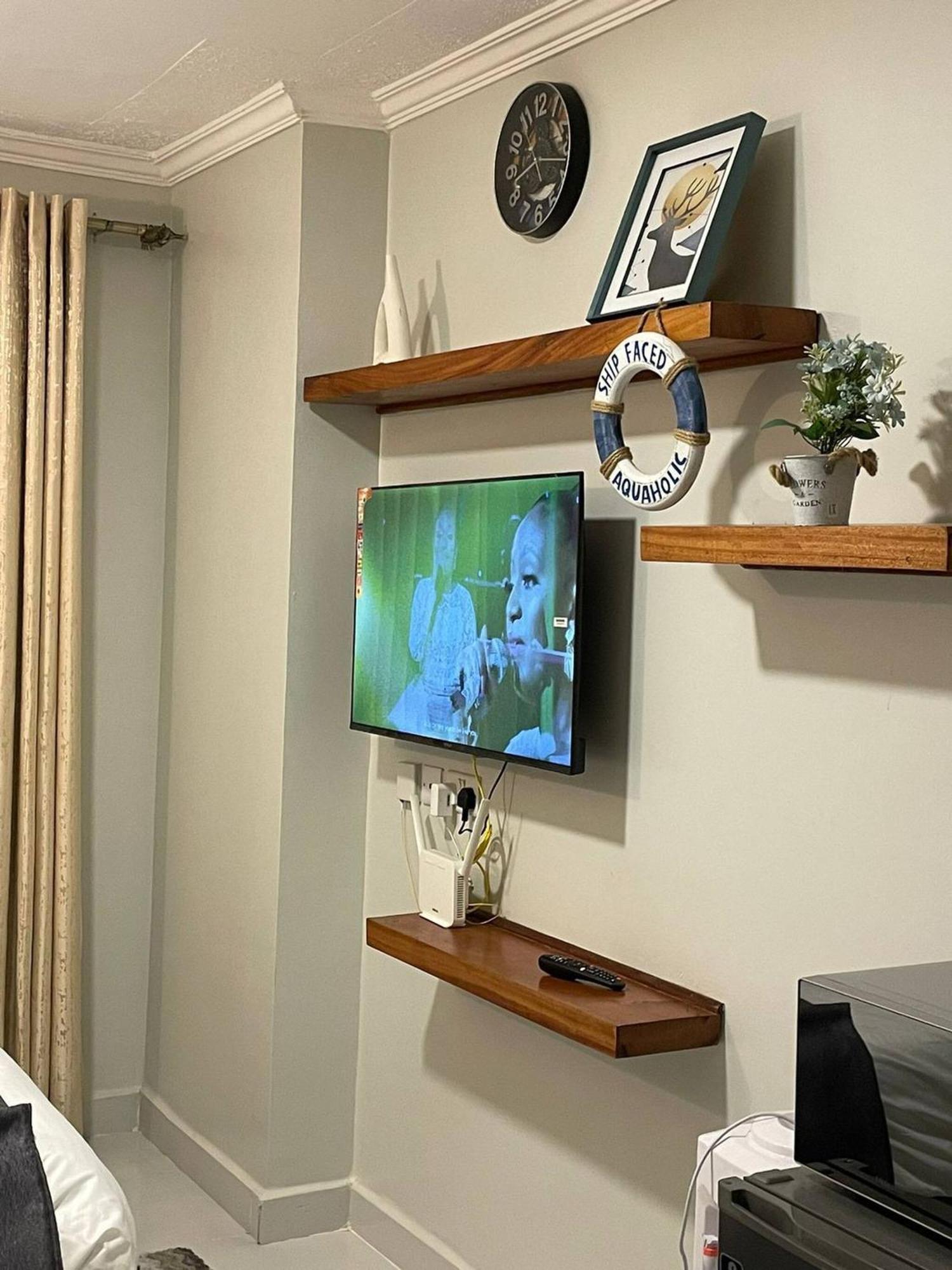 Landmoor Jkia Airport Way Apartment