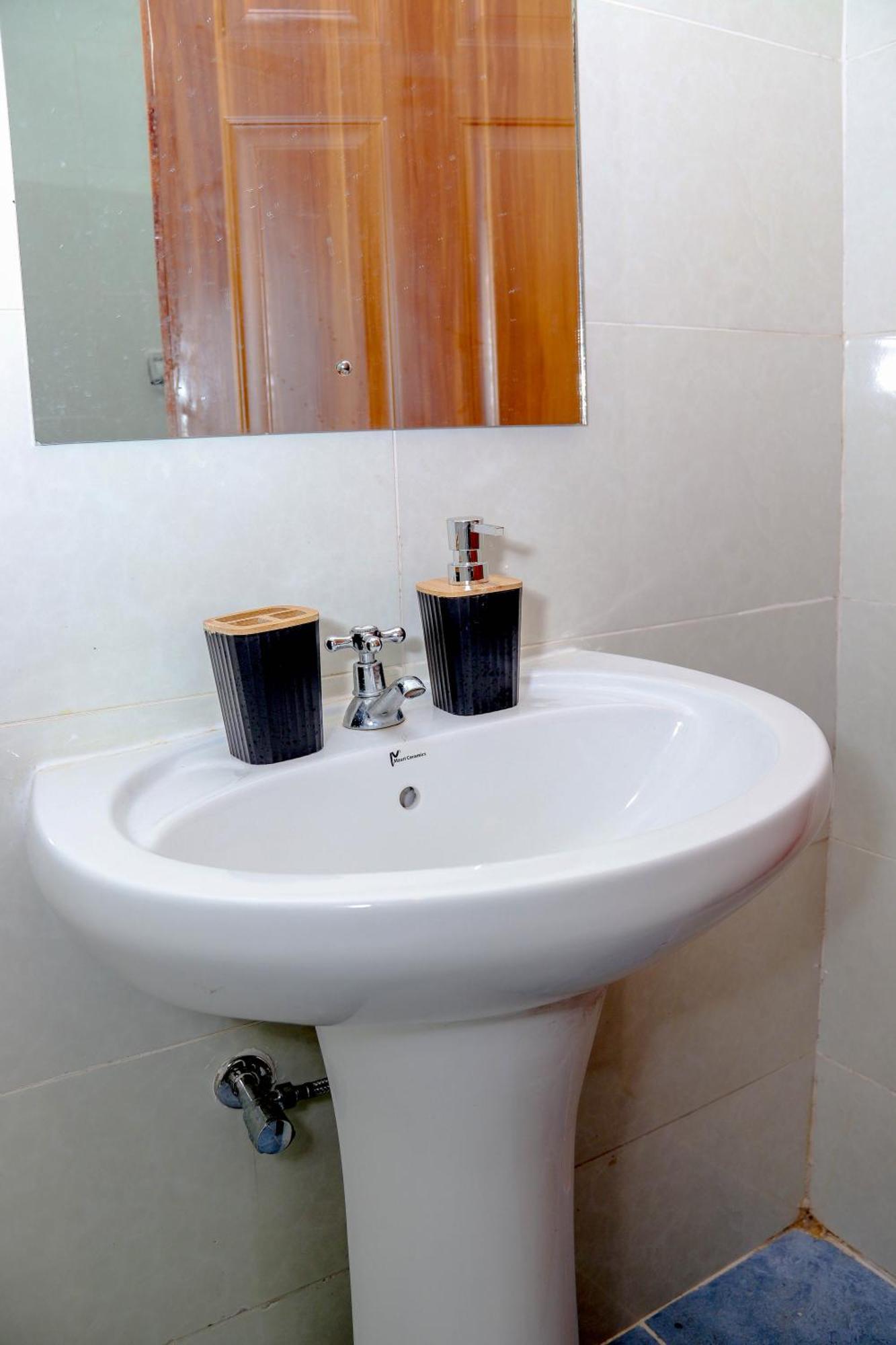 Peaceful And Unique Jkia Airport Apartment