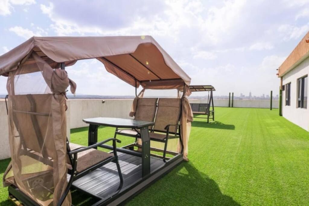 Enzi Heights Luxurious 2 Bedroom Furnished And Serviced With A Pool,gym And Playground