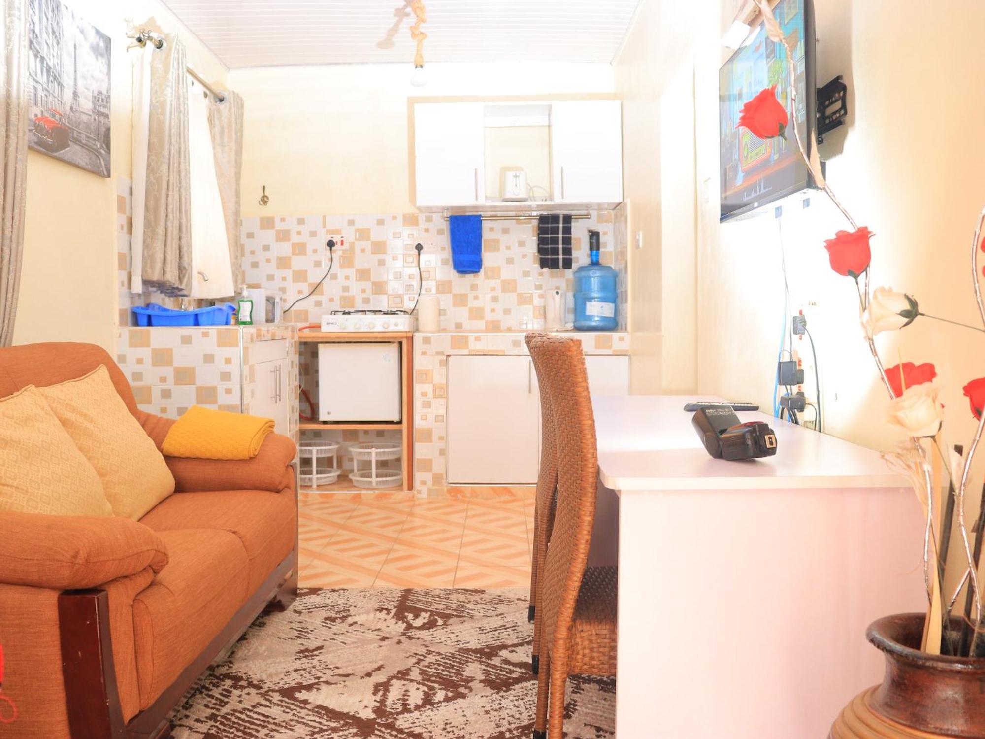 Apartamento Away From With Basics Nairobi