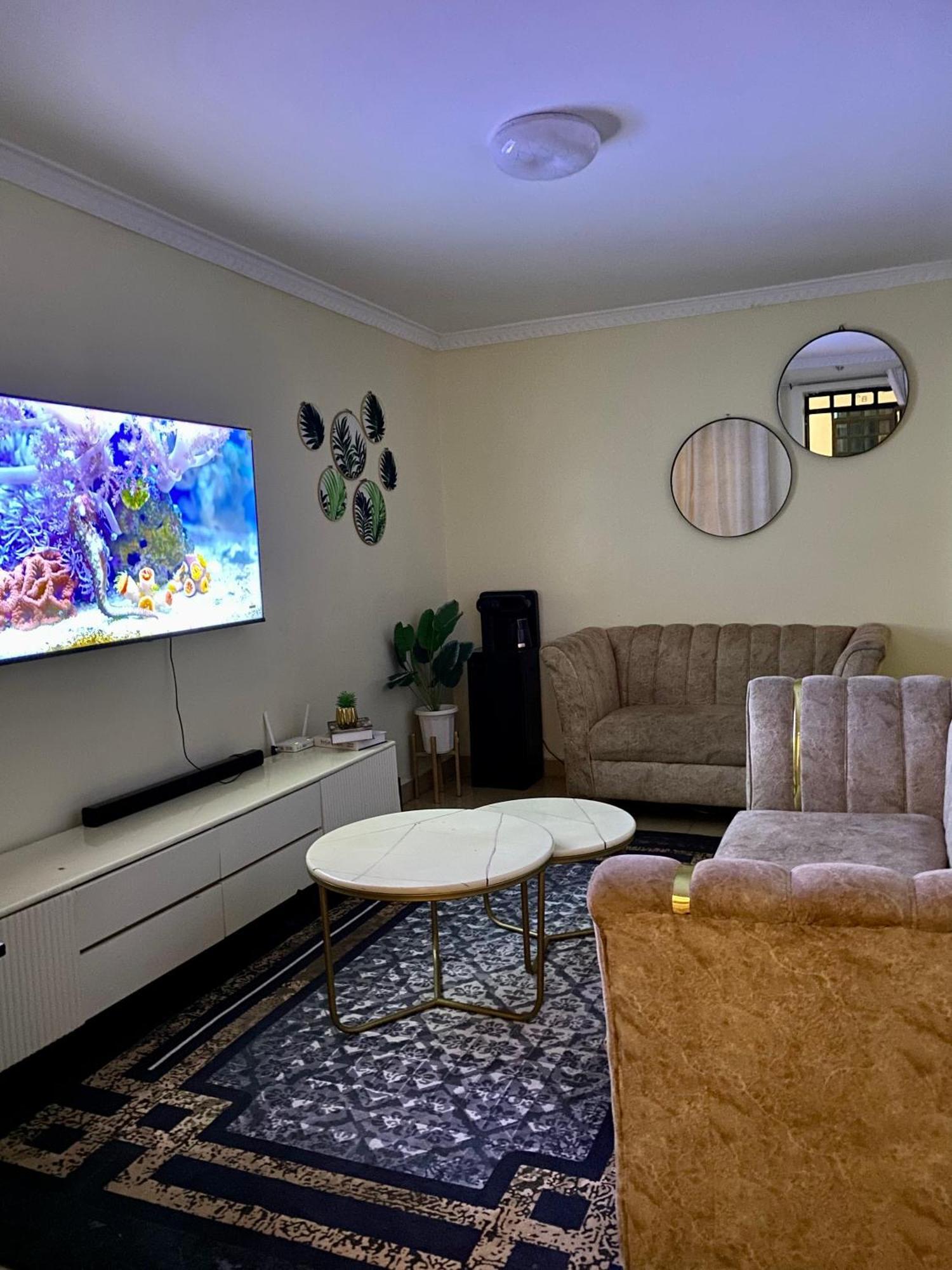 Cozy And Modern 2 Bedroom Mirema