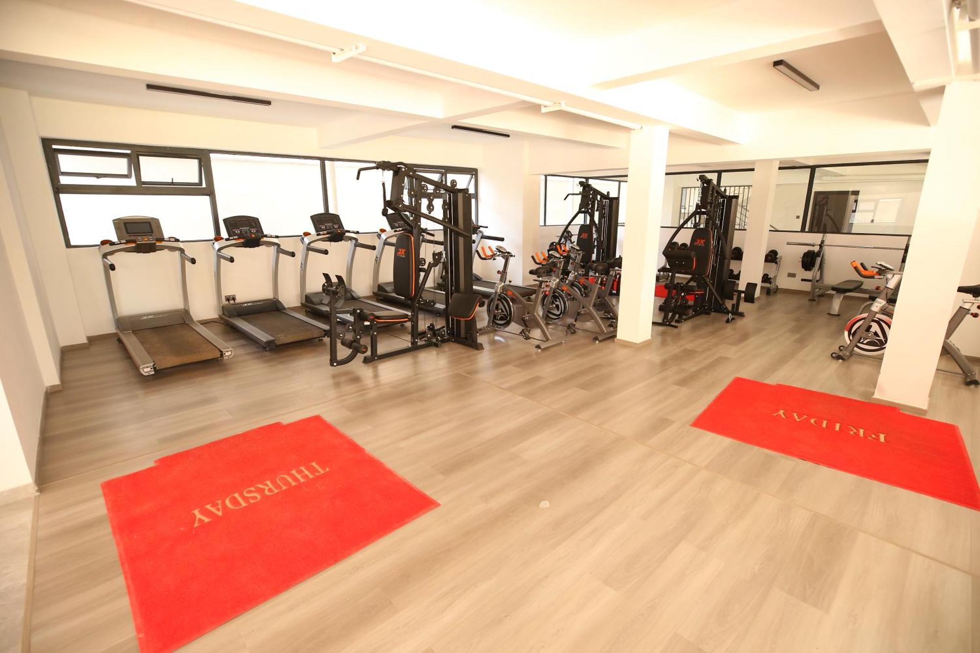 Apartment Modern 1-bedroom In With Balcony, Gym, & Fast Wifi Nairobi