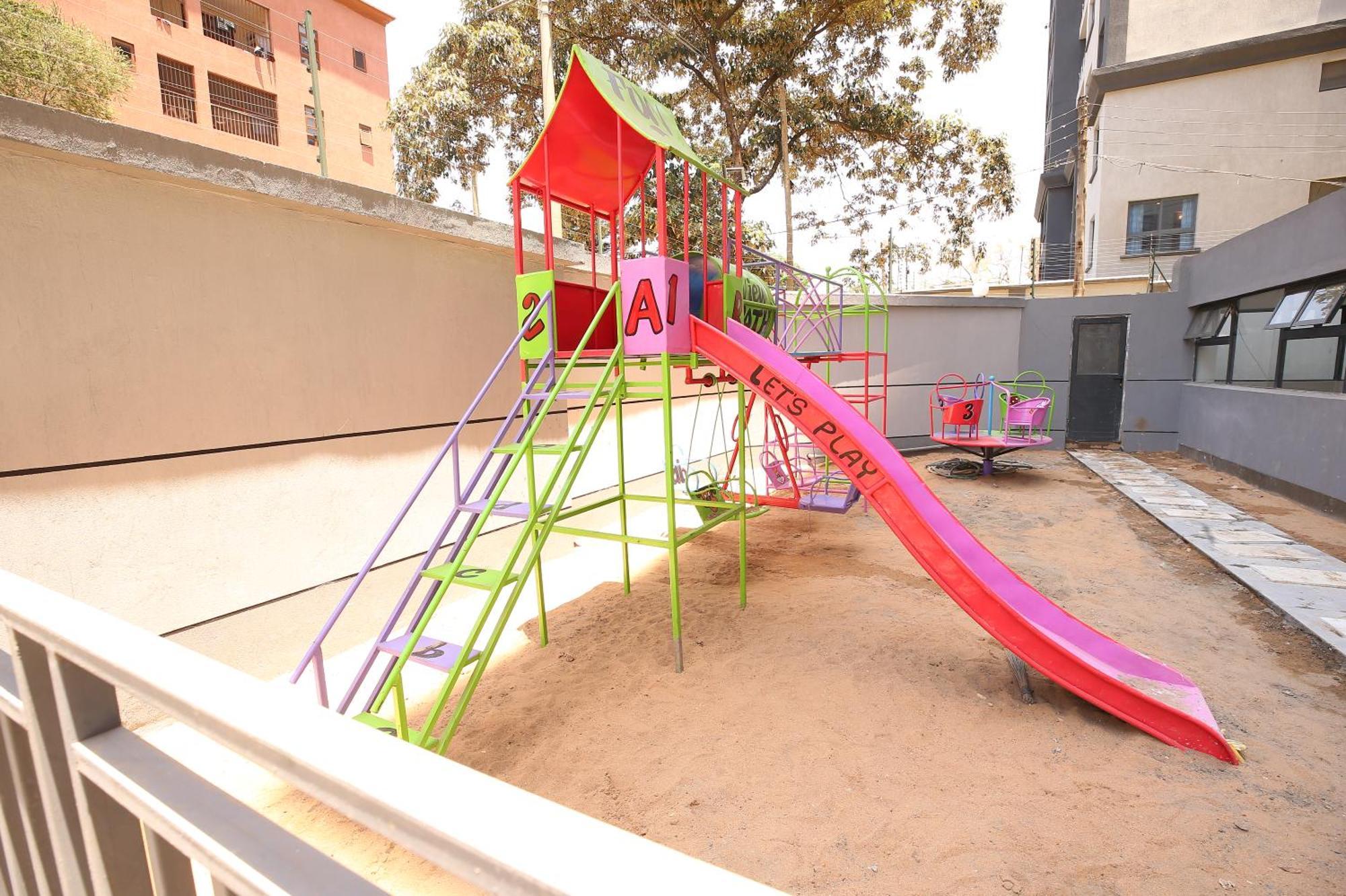 Modern 1-bedroom In With Balcony, Gym, & Fast Wifi Nairobi