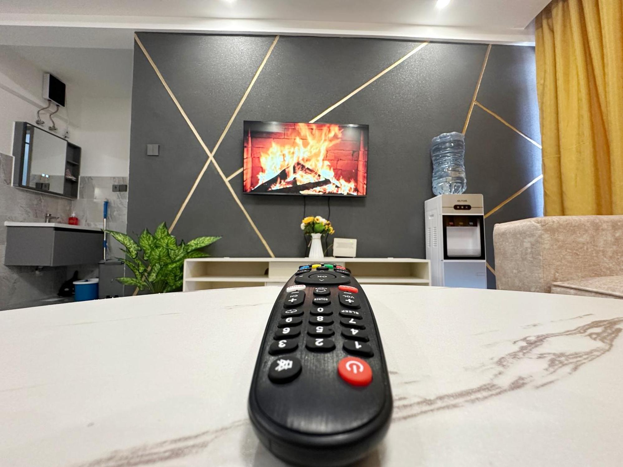 Apartment Modern 1-bedroom In With Balcony, Gym, & Fast Wifi *