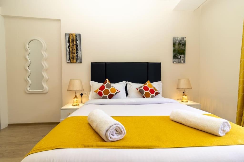 65-inch Tv, Westlands Apt, Rooftop Pool, Gym, Bbq