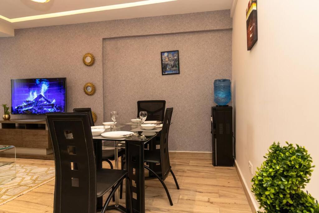 65-inch Tv, Westlands Apt, Rooftop Pool, Gym, Bbq * Nairobi