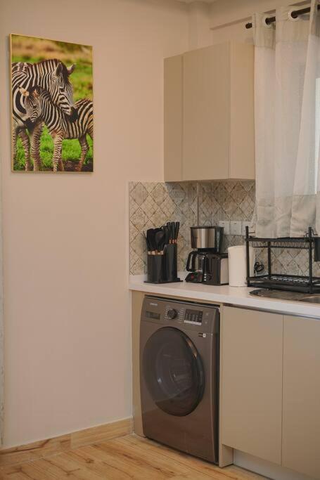 Apartment 65-inch Tv, Westlands Apt, Rooftop Pool, Gym, Bbq *