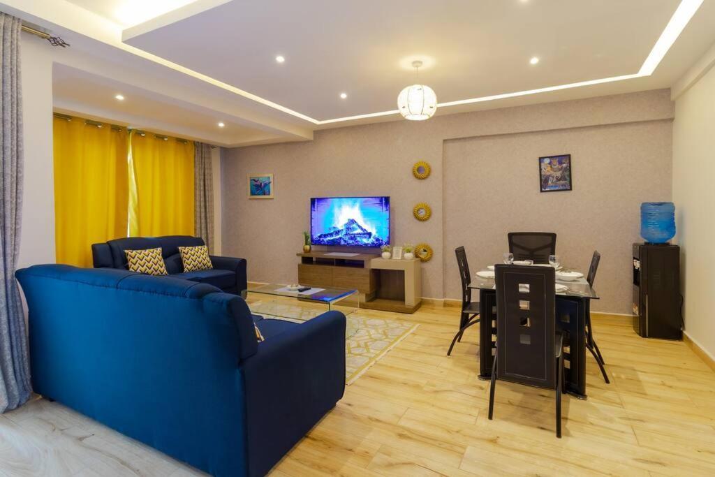 65-inch Tv, Westlands Apt, Rooftop Pool, Gym, Bbq