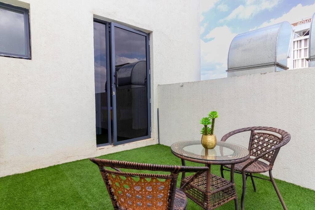 65-inch Tv, Westlands Apt, Rooftop Pool, Gym, Bbq *