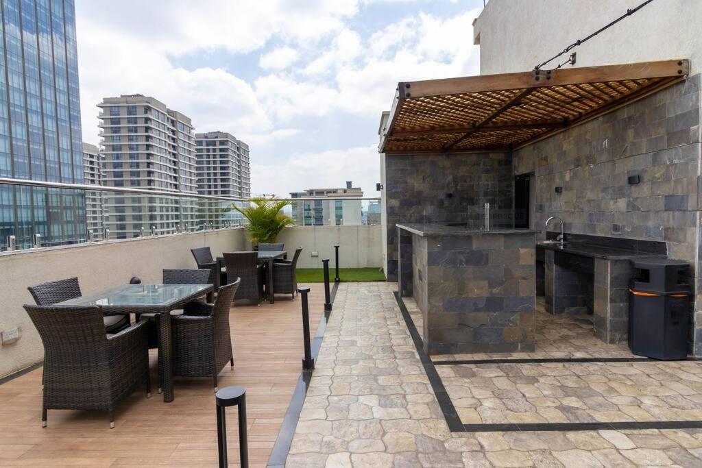 Apartment 65-inch Tv, Westlands Apt, Rooftop Pool, Gym, Bbq