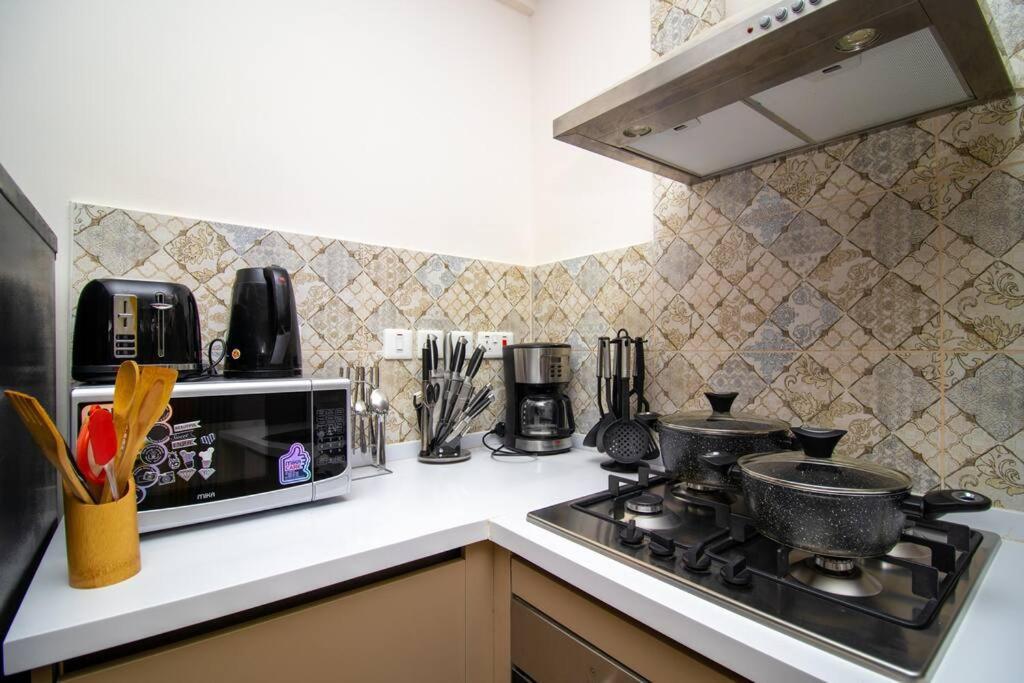 65-inch Tv, Westlands Apt, Rooftop Pool, Gym, Bbq *