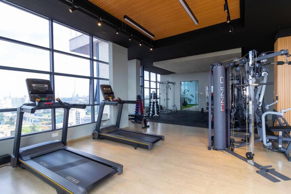 65-inch Tv, Westlands Apt, Rooftop Pool, Gym, Bbq Apartment