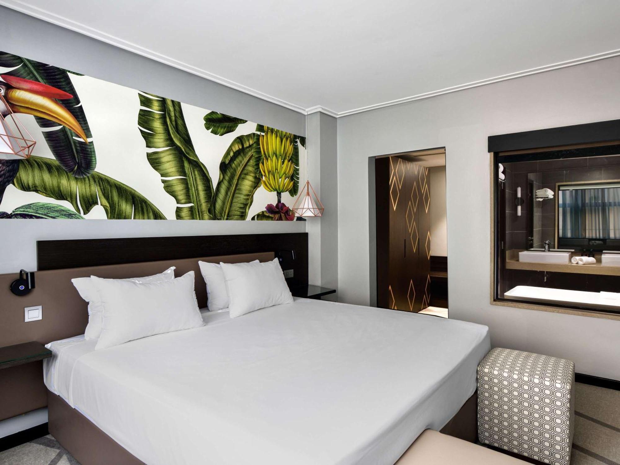 Novotel Westlands Hotel 5*
