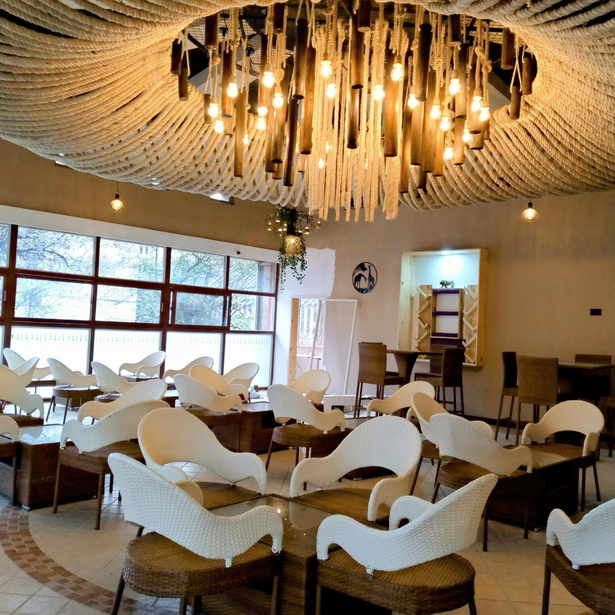 Maanzoni 680 Hotel