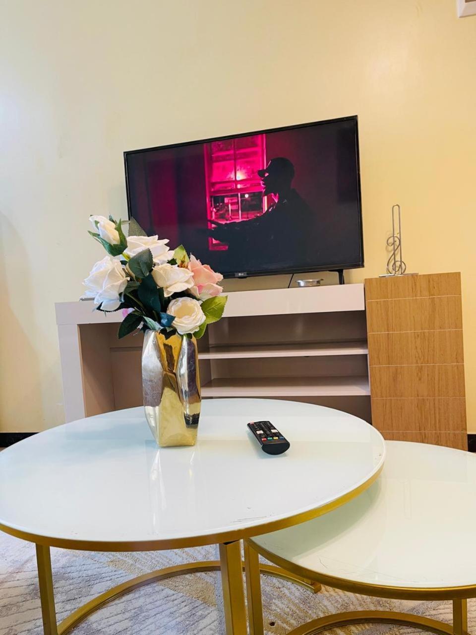 Kilimani Vacation One And Half Bedroom Netflix Near Yaya Centre Apartment Nairobi