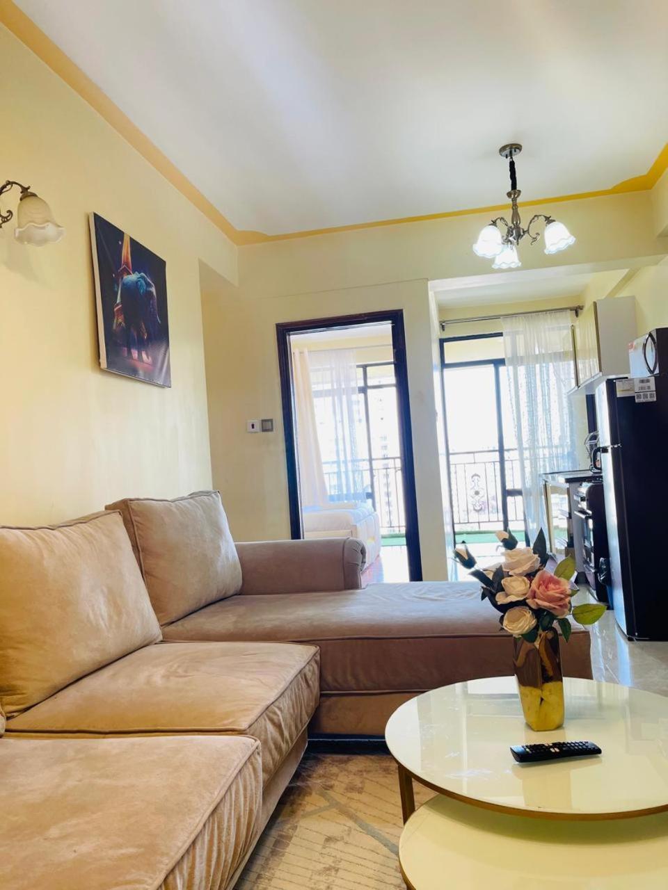 Kilimani Vacation One And Half Bedroom Netflix Near Yaya Centre Apartment *