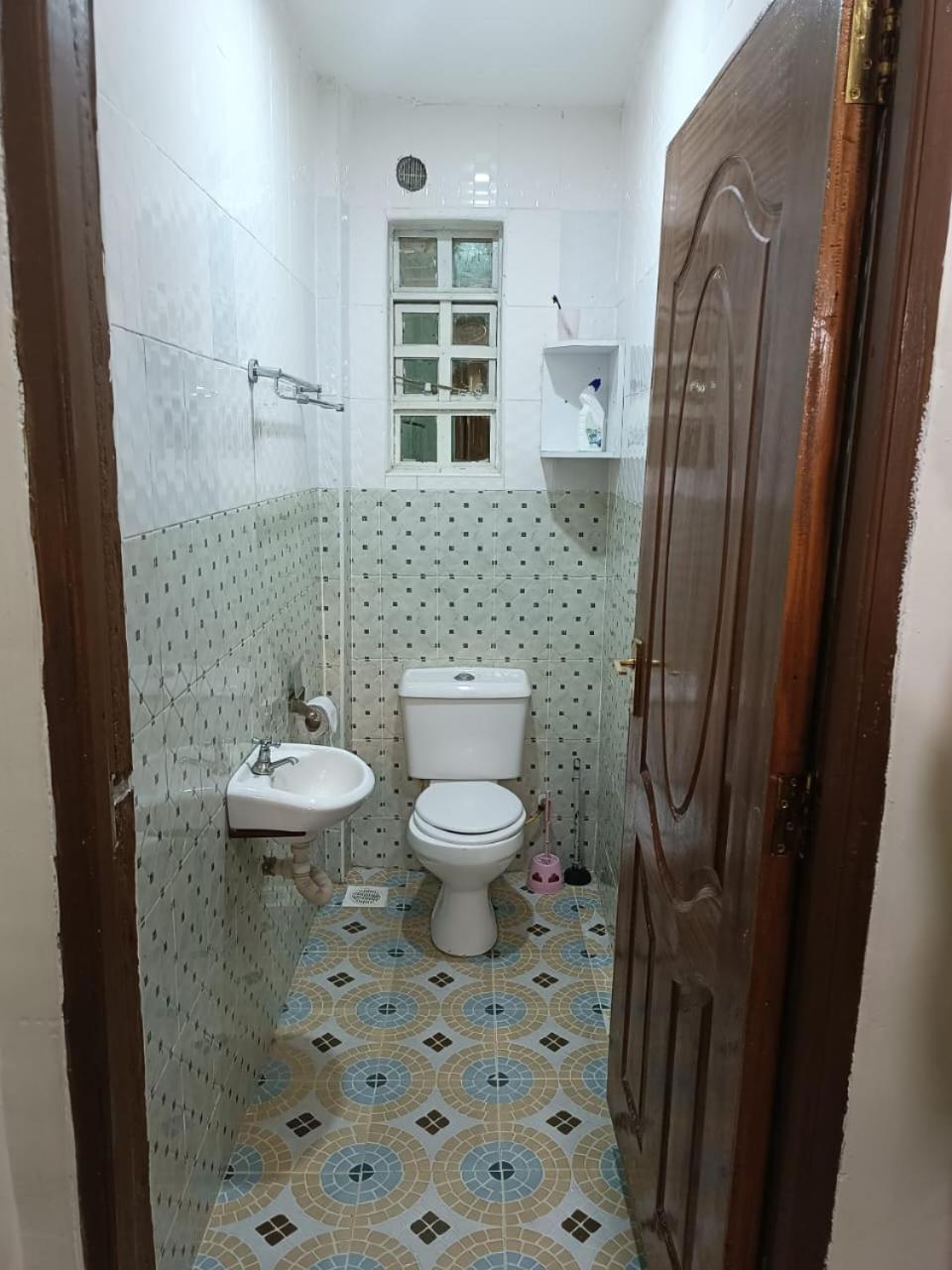 Apartment Comfy And Family Friendly Near Jkia