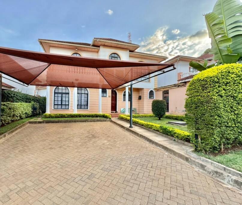 Exquisite 4-bedroom In Prime Gated Community Villa *