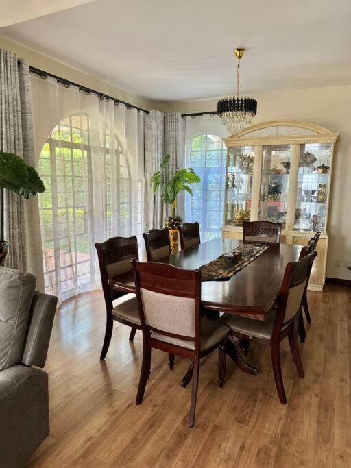 Villa Exquisite 4-bedroom In Prime Gated Community *