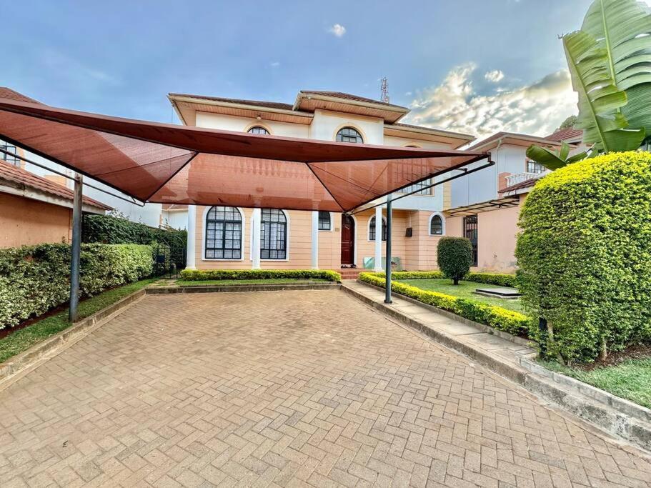 Villa Exquisite 4-bedroom In Prime Gated Community