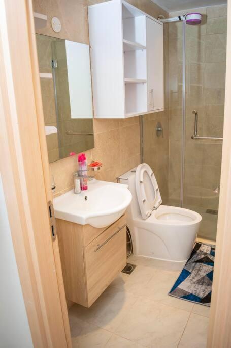 Apartment View1 Bdrm With Pool And Gym Nairobi